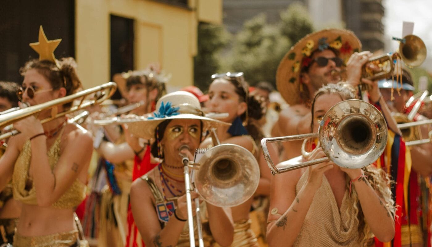 Cómo motivar a jóvenes músicos en la banda